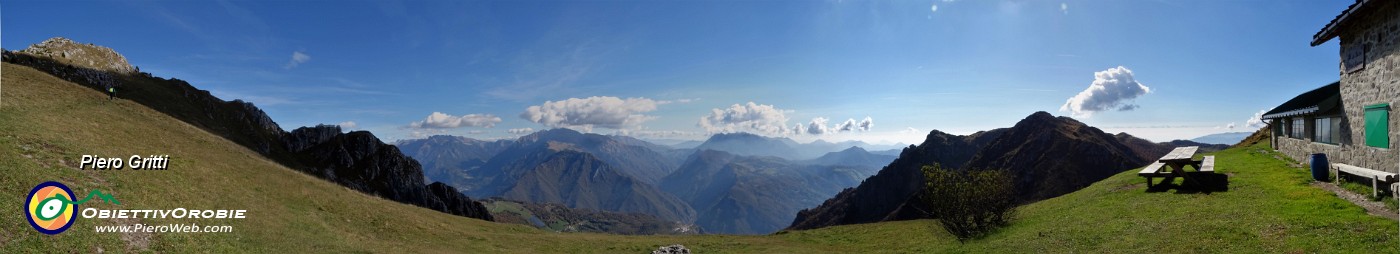 50 Panoramica alla Baita Venturosa (del Giacom) 1834 m.jpg